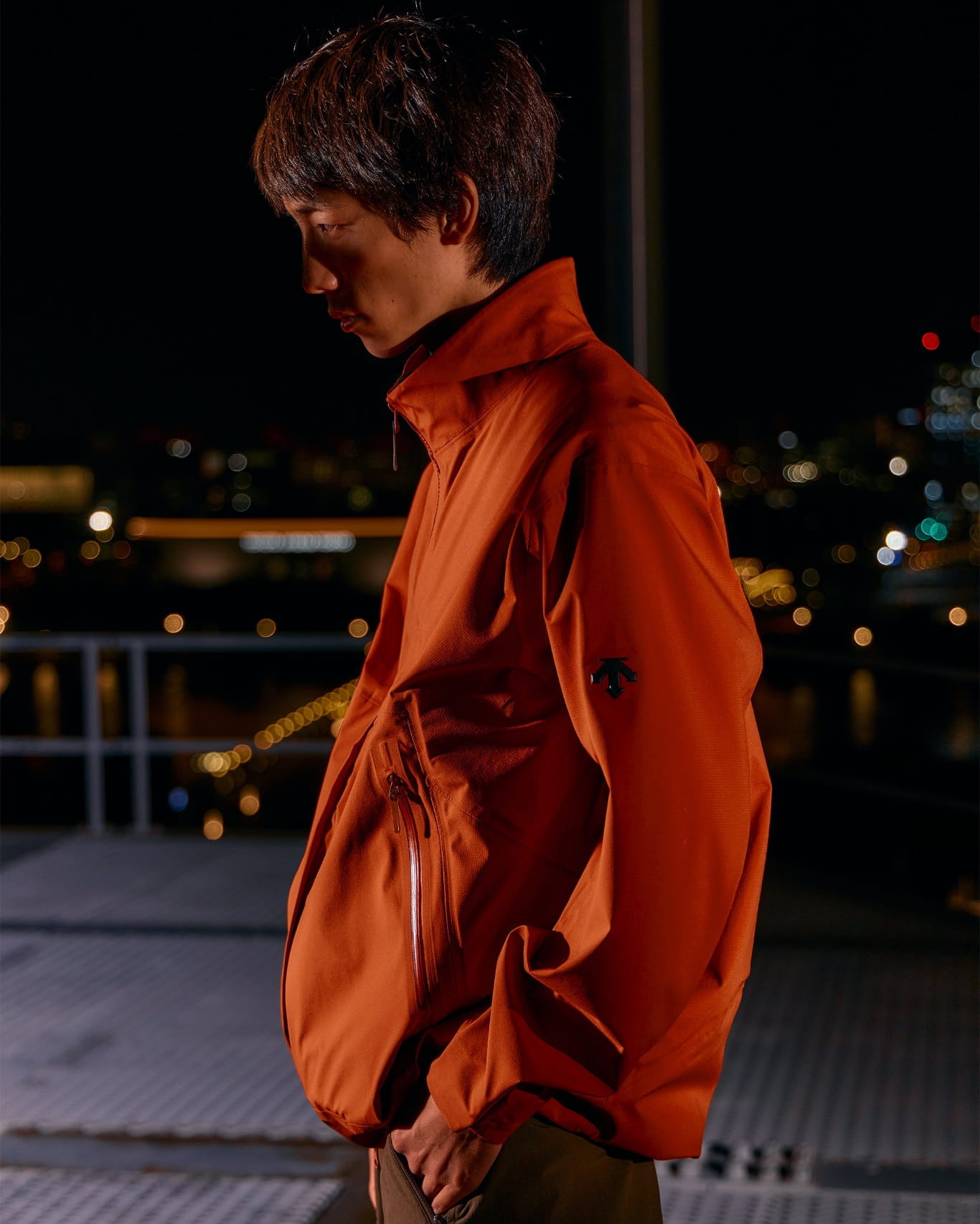 DURASIX 3L SHELL JACKET ZENCHIKEIの立ち襟とマチ付きポケットを備えたフロントデザイン