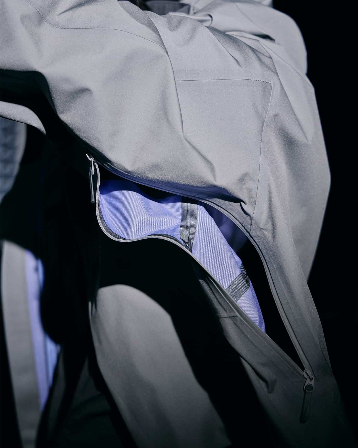 DERMIZAX 3L SHELL JACKET ZENCHIKEIの脇まわりの立体パターンと裏面トリコットのディテール