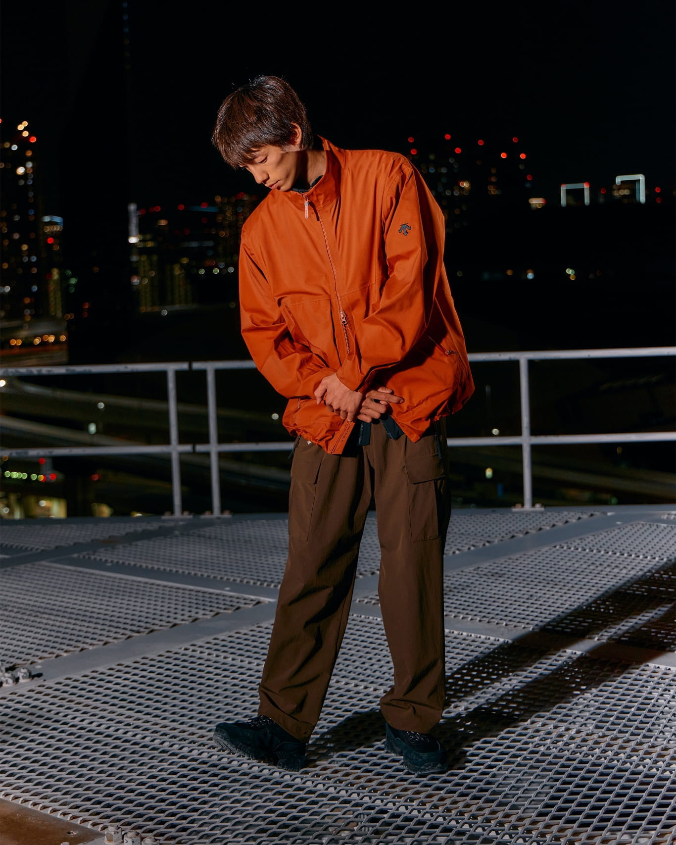 DURASIX 3L SHELL JACKET ZENCHIKEIを着用した全身スタイリング